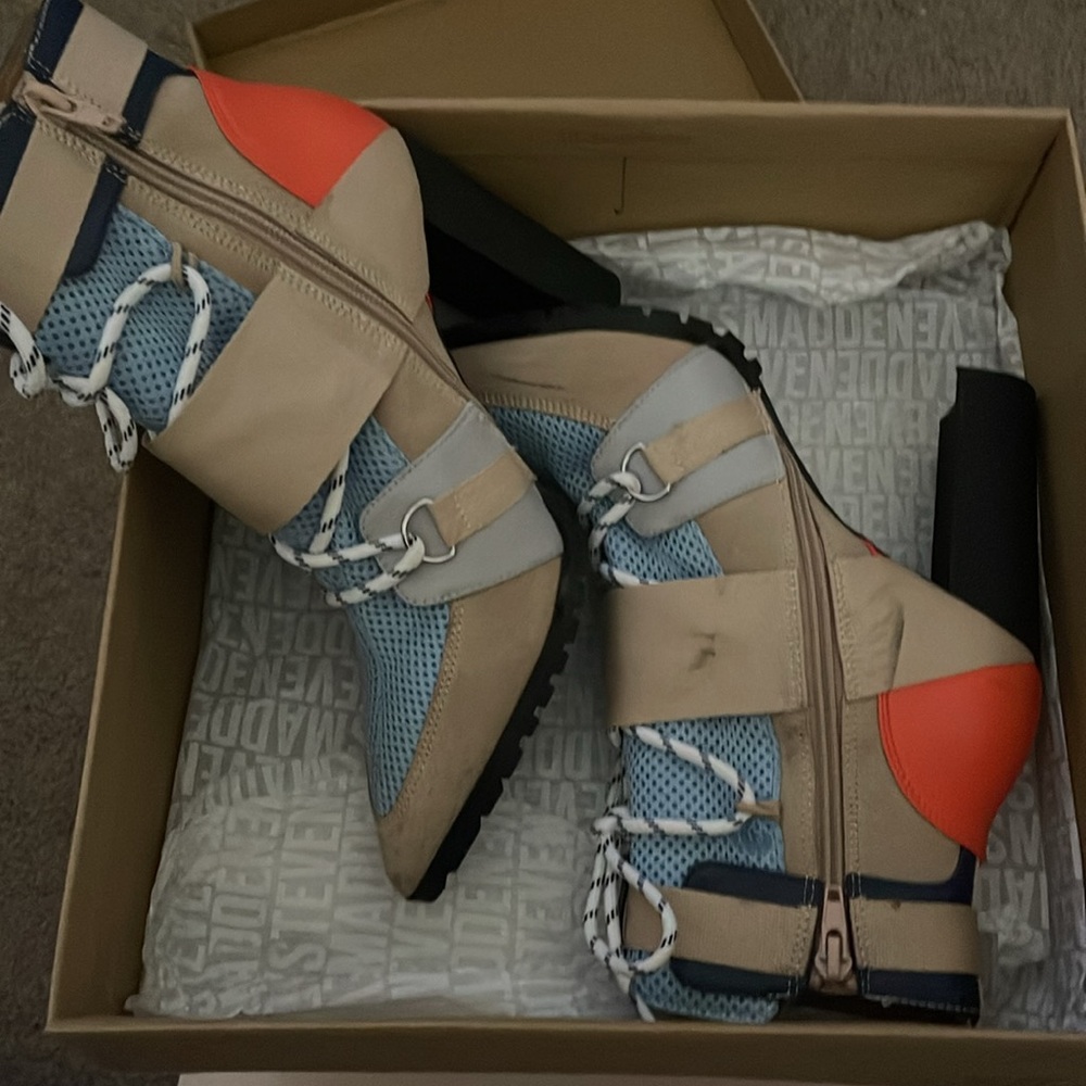 Steve Madden Booties - Picture 3 of 7